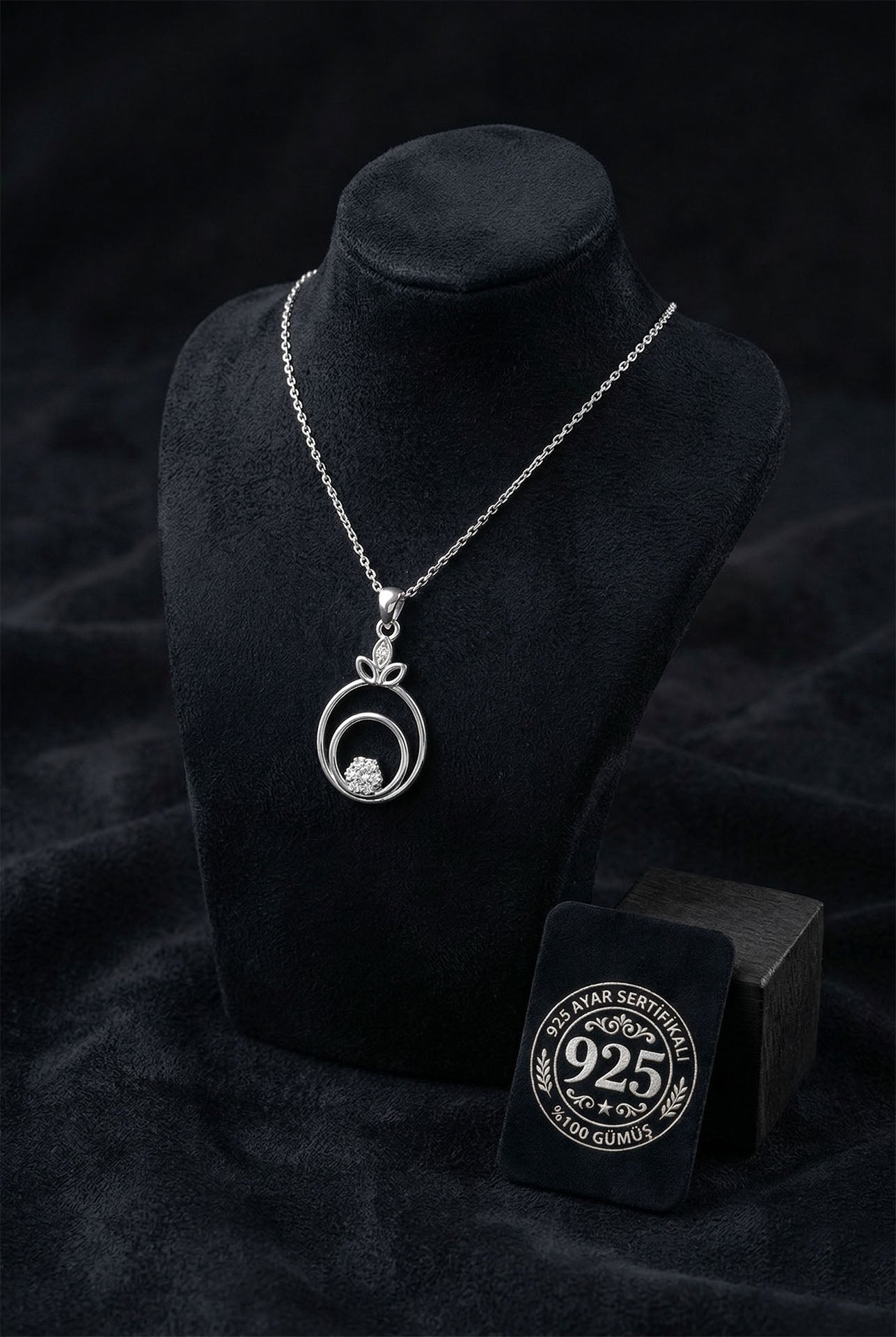 925 Ayar Zirkon Taşlı Rodyum Çiçekli Halka Gümüş Kolye