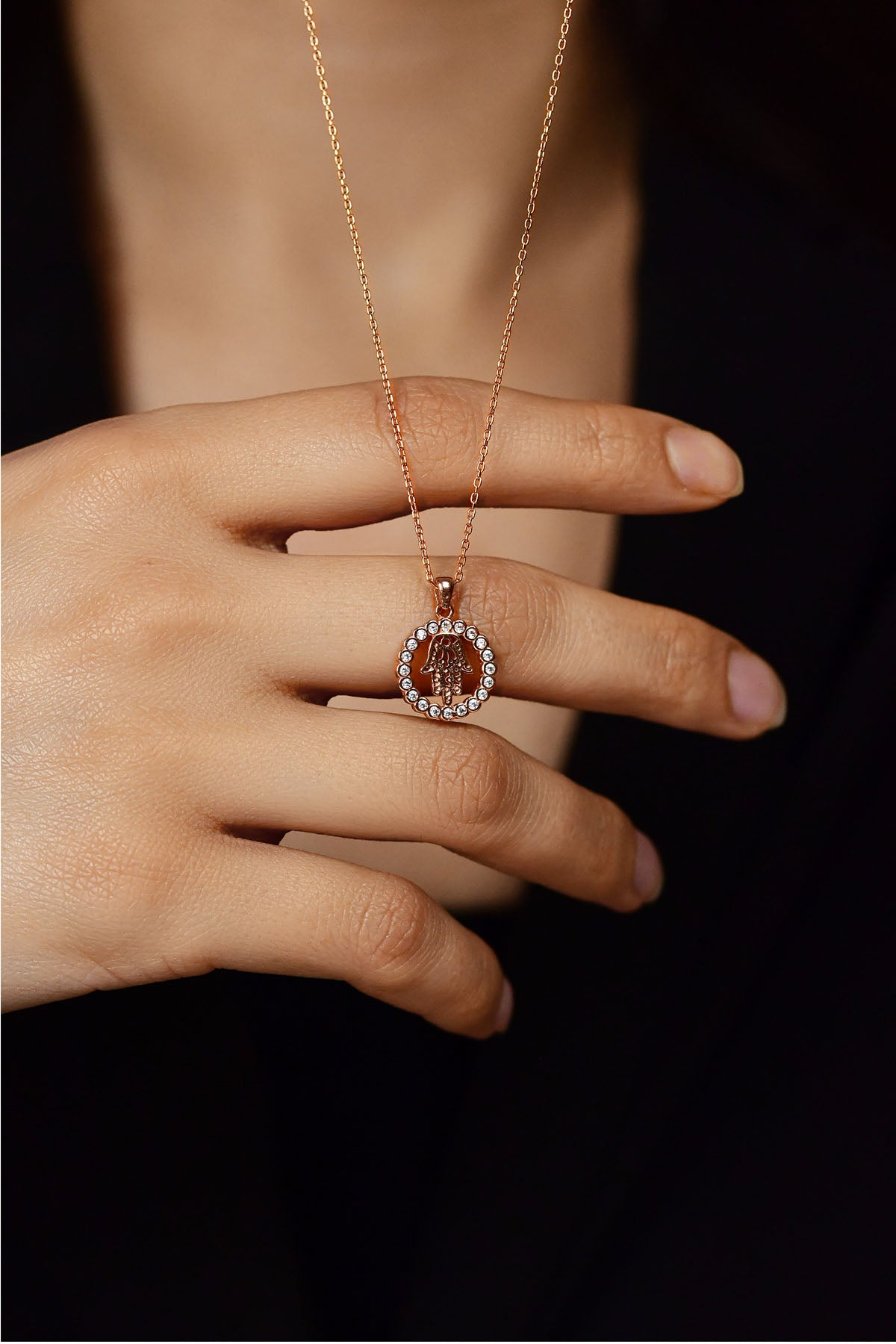 925 Ayar Zirkon Taşlı Rose Fatıma'nın Eli Gümüş Bereket Kolyesi