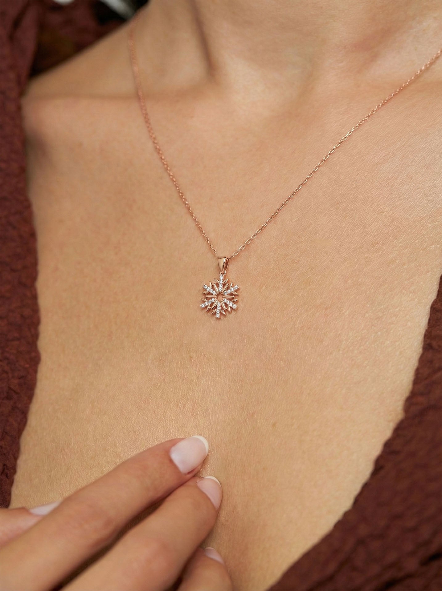 925 Ayar Zirkon Taşlı Rose Kar Tanesi Gümüş Kolye