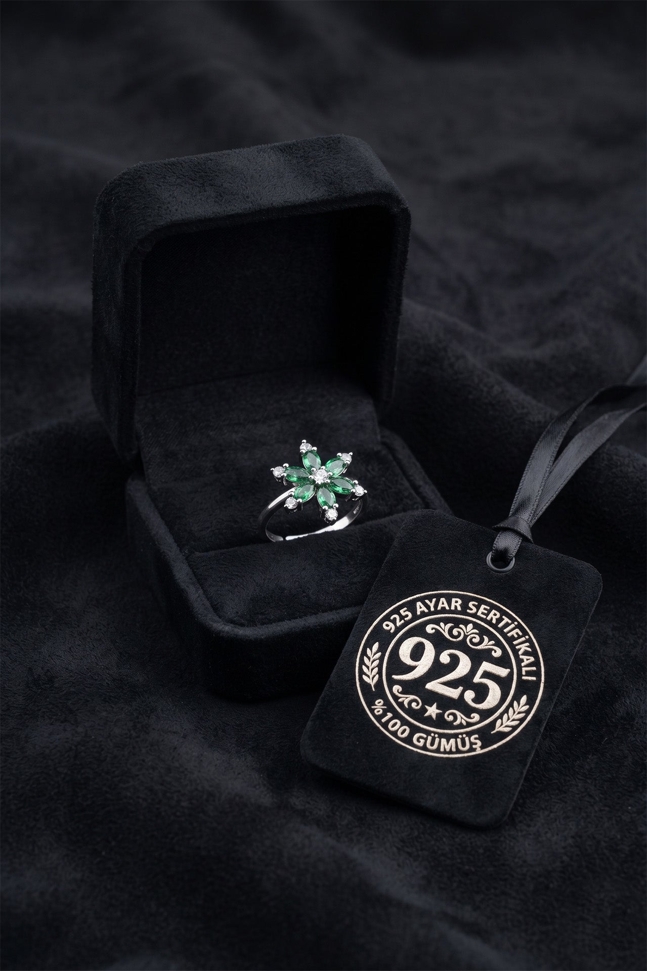 925 Ayar Zümrüt Taşlı Rodyum Lotus Çiçeği Ayarlanabilir Gümüş Yüzük