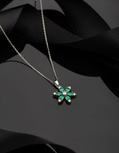 925 Ayar Zümrüt Taşlı Rodyum Lotus Çiçeği Gümüş Kolye