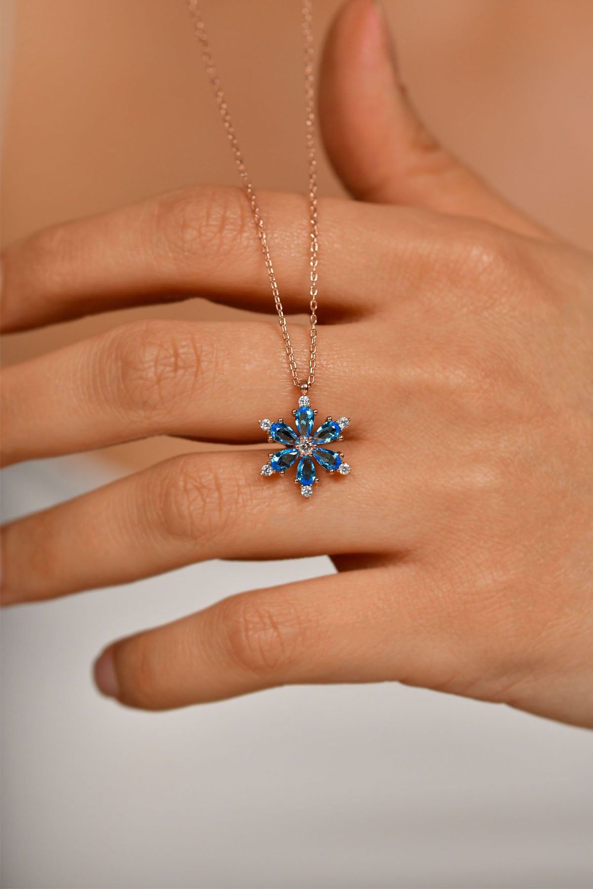 925 Ayar Akuamarin Taşlı Rose Lotus Çiçeği Gümüş Kolye