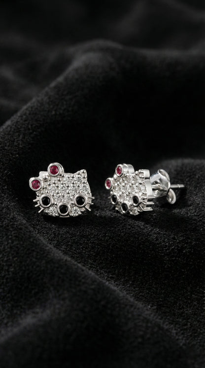 925 Ayar Mix Taşlı Rodyum Hello Kitty Çivili Minimal Gümüş Küpe