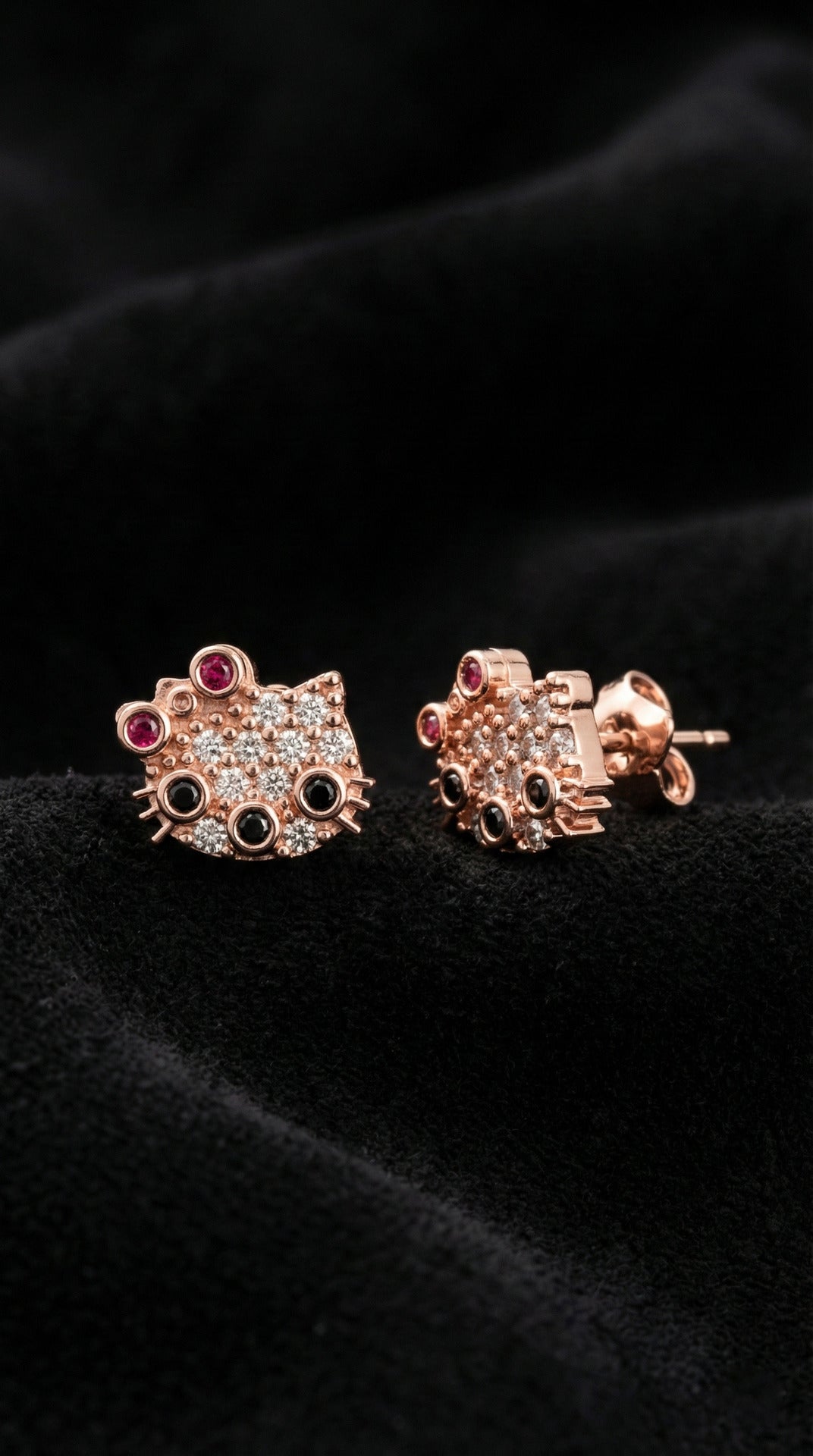 925 Ayar Mix Taşlı Rose Hello Kitty Çivili Minimal Gümüş Küpe