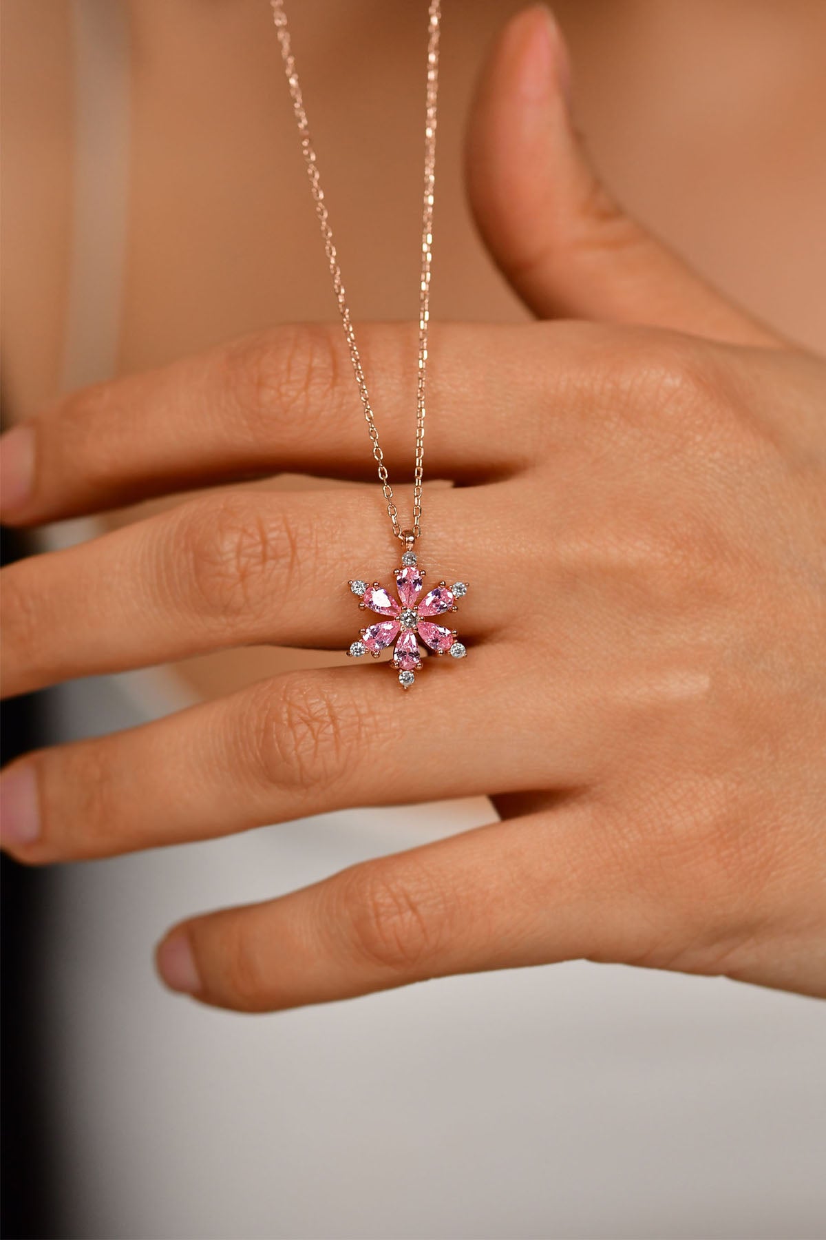 925 Ayar Pembe Zirkon Taşlı Rose Lotus Çiçeği Gümüş Kolye