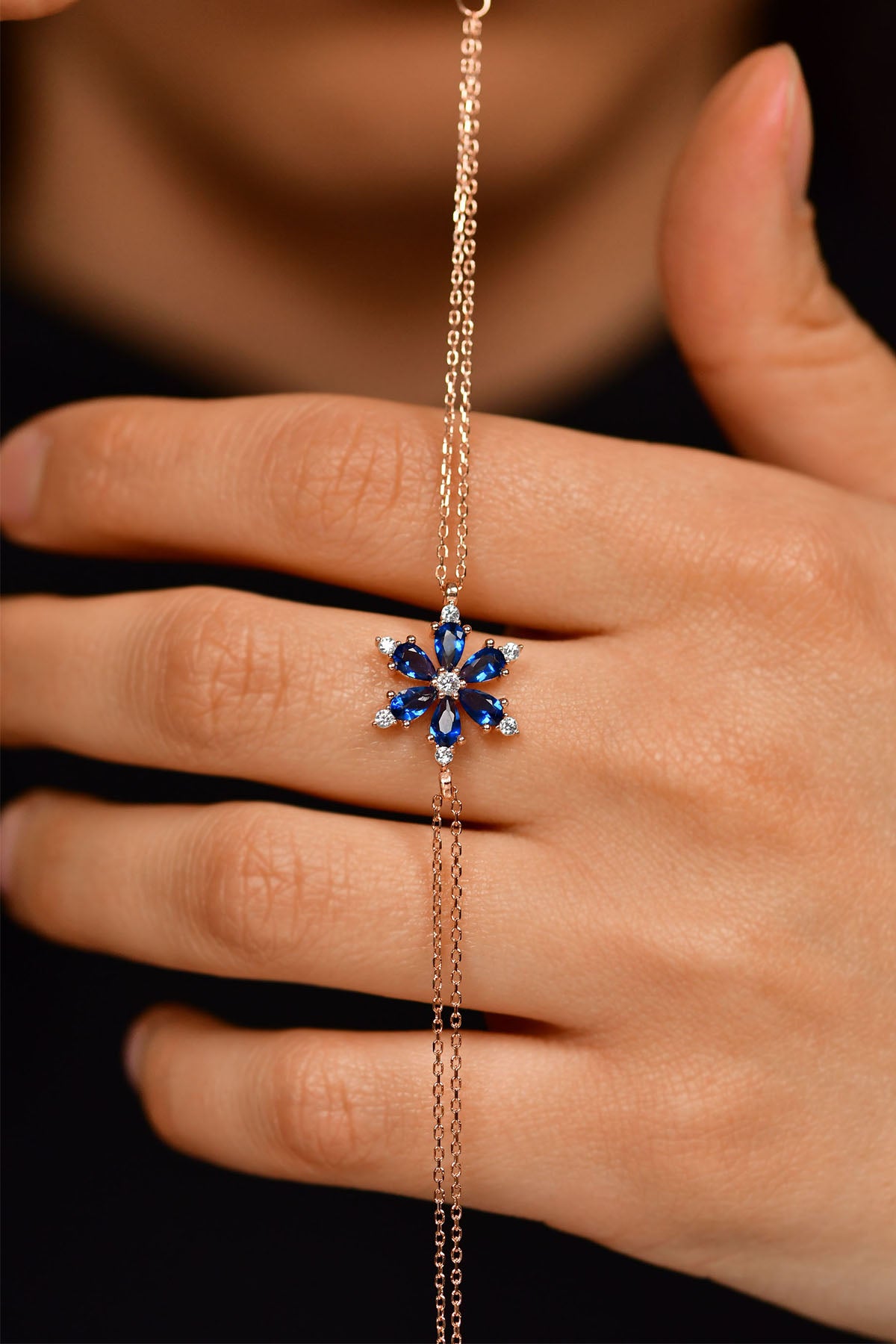 925 Ayar Safir Taşlı Rose Lotus Çiçeği Gümüş Bileklik
