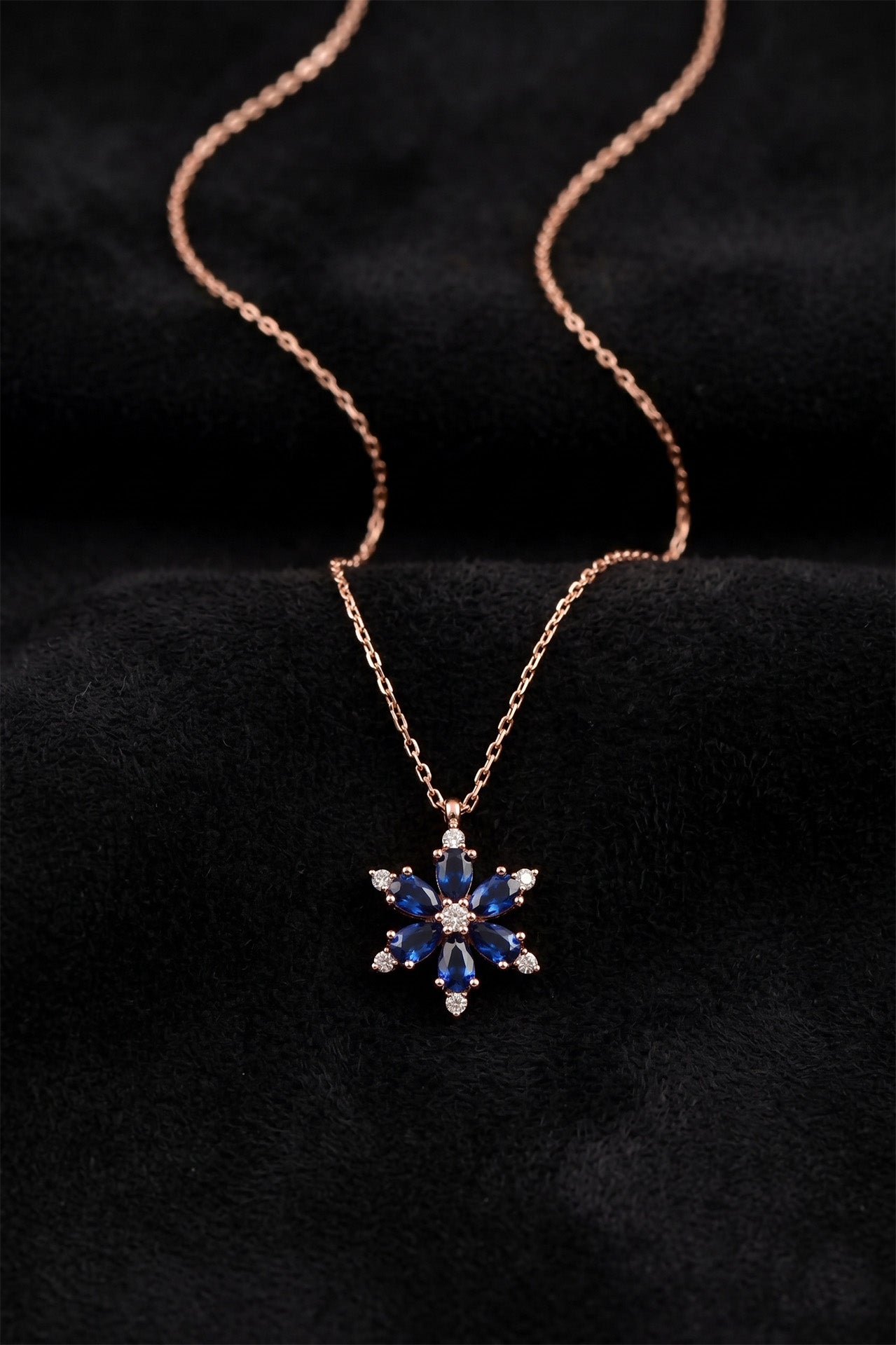 925 Ayar Safir Taşlı Rose Lotus Çiçeği Gümüş Kolye