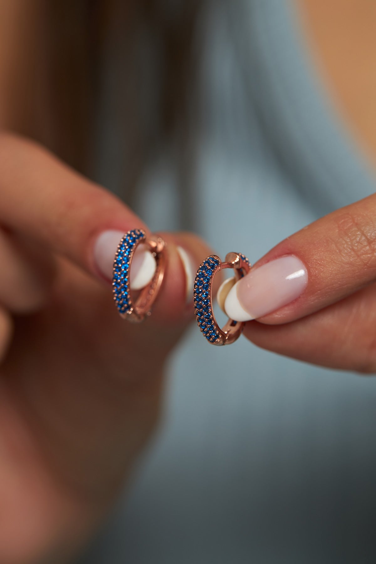 925 Ayar Safir Taşlı Rose Yuvarlak Halka Gümüş Küpe
