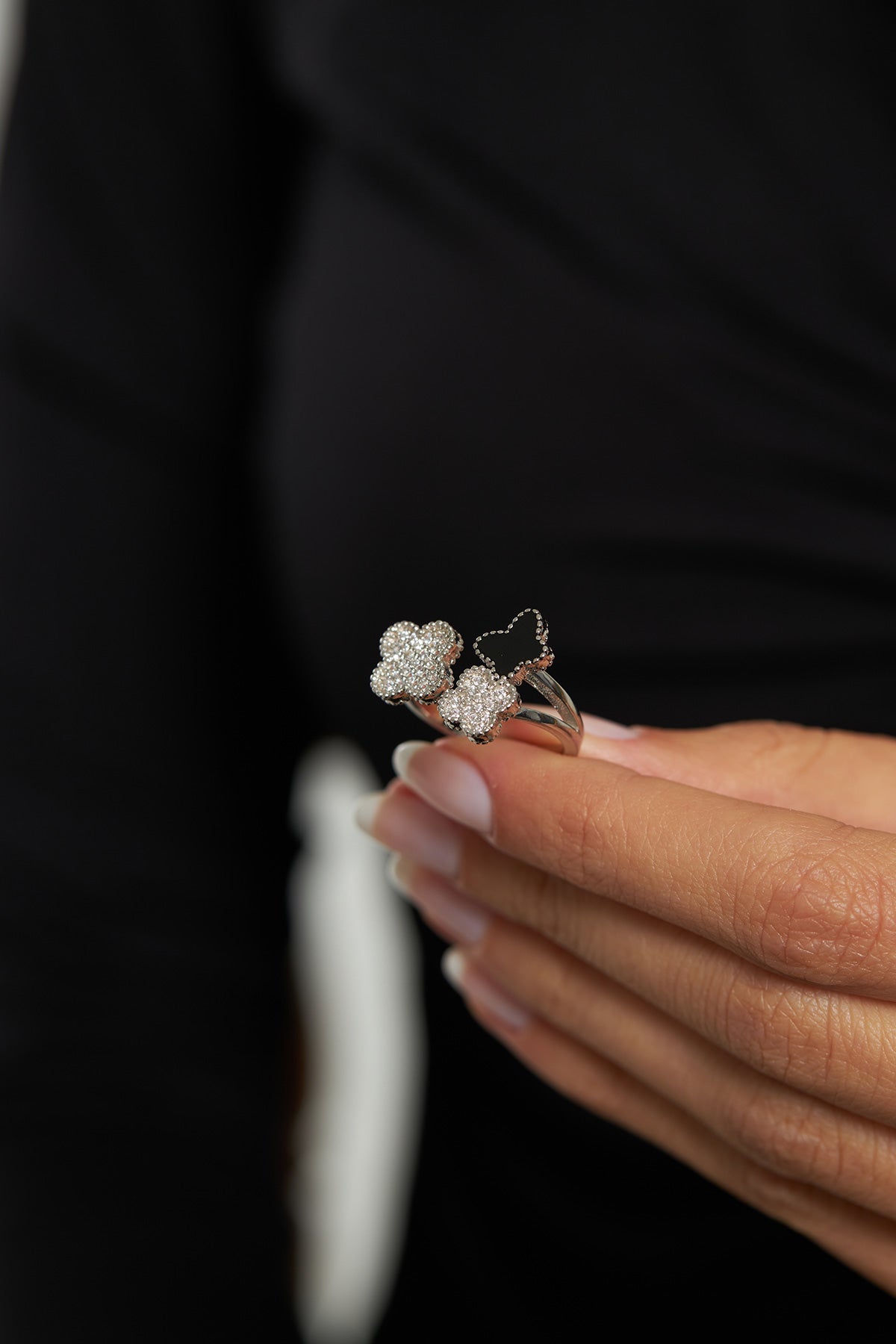 925 Ayar Siyah Mineli Rodyum Kelebek Yonca Ayarlanabilir Gümüş Yüzük