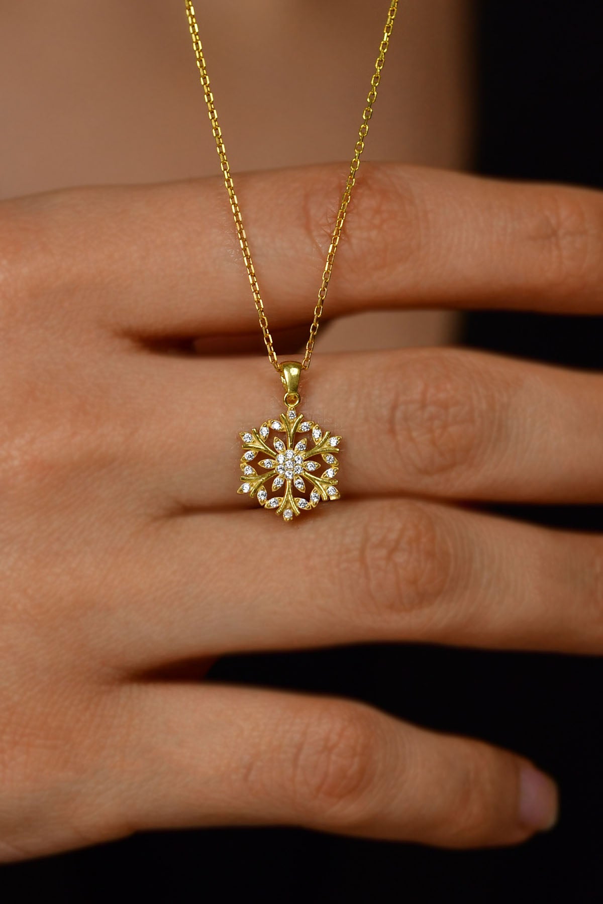 925 Ayar Zirkon Taşlı Gold Kar Tanesi Gümüş Kolye