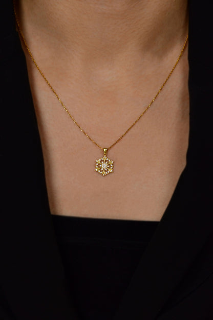 925 Ayar Zirkon Taşlı Gold Kar Tanesi Gümüş Kolye