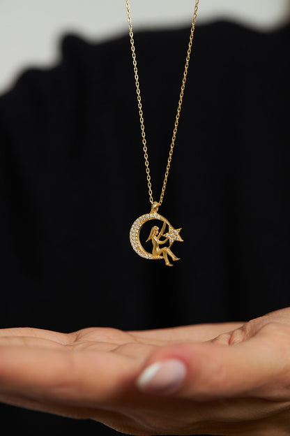 925 Ayar Zirkon Taşlı Gold Kız Figürlü Ay Yıldız Gümüş Kolye