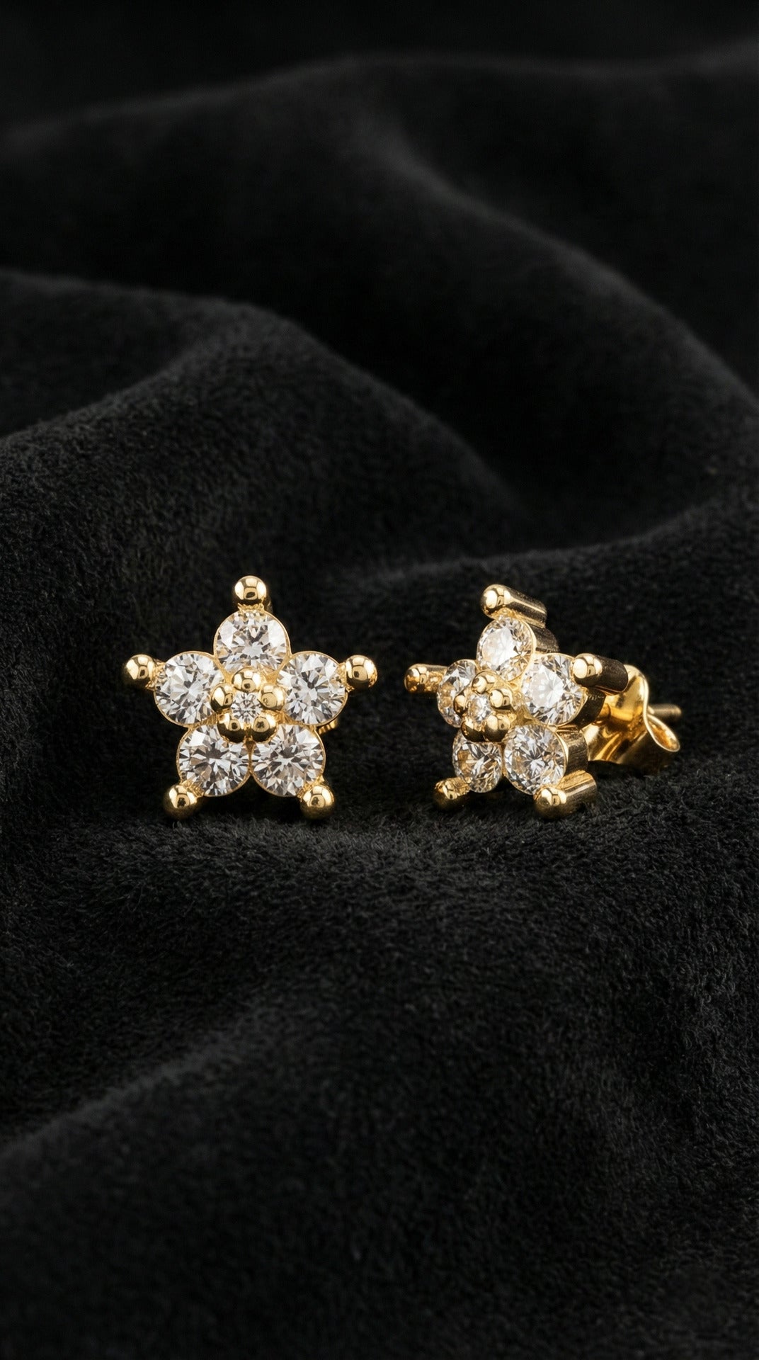 925 Ayar Zirkon Taşlı Gold Manolya Çiçeği Çivili Gümüş Küpe