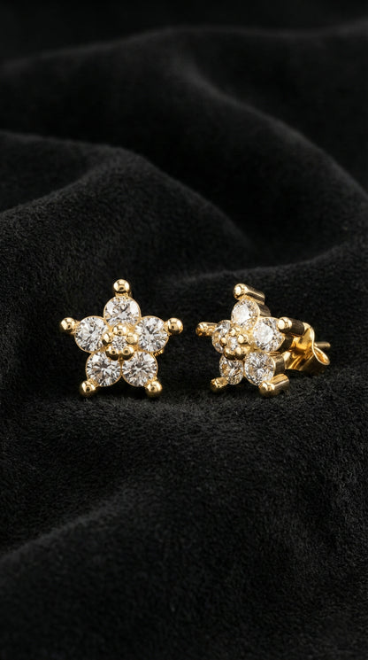 925 Ayar Zirkon Taşlı Gold Manolya Çiçeği Çivili Gümüş Küpe