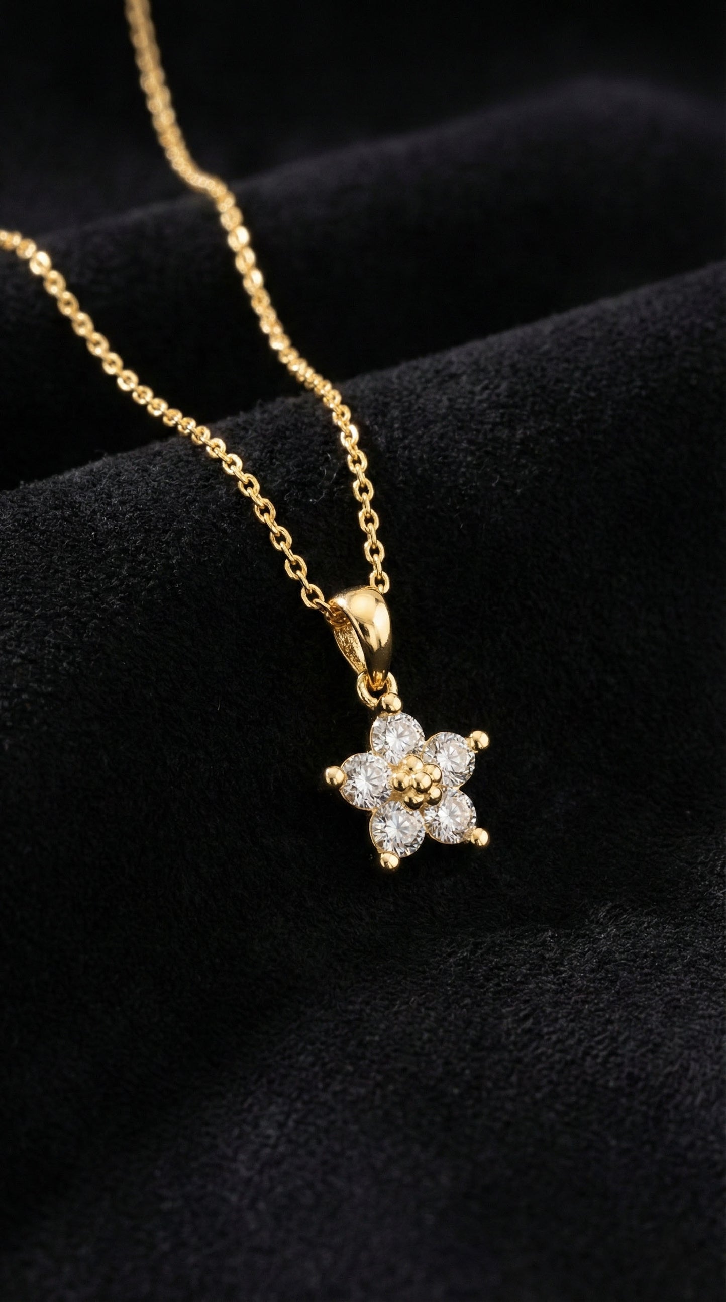 925 Ayar Zirkon Taşlı Gold Manolya Çiçeği Gümüş Kolye