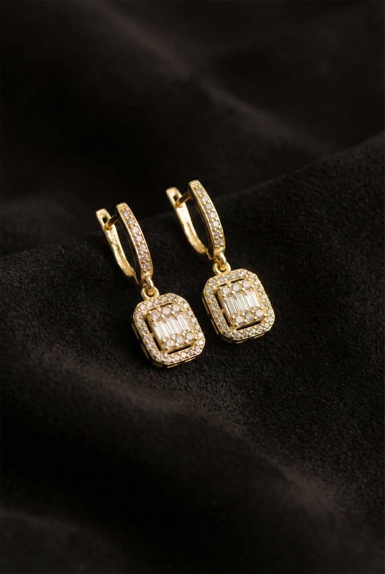 Zirkon Taşlı Gold Üç Sıra Sallantılı Baget Gümüş Küpe