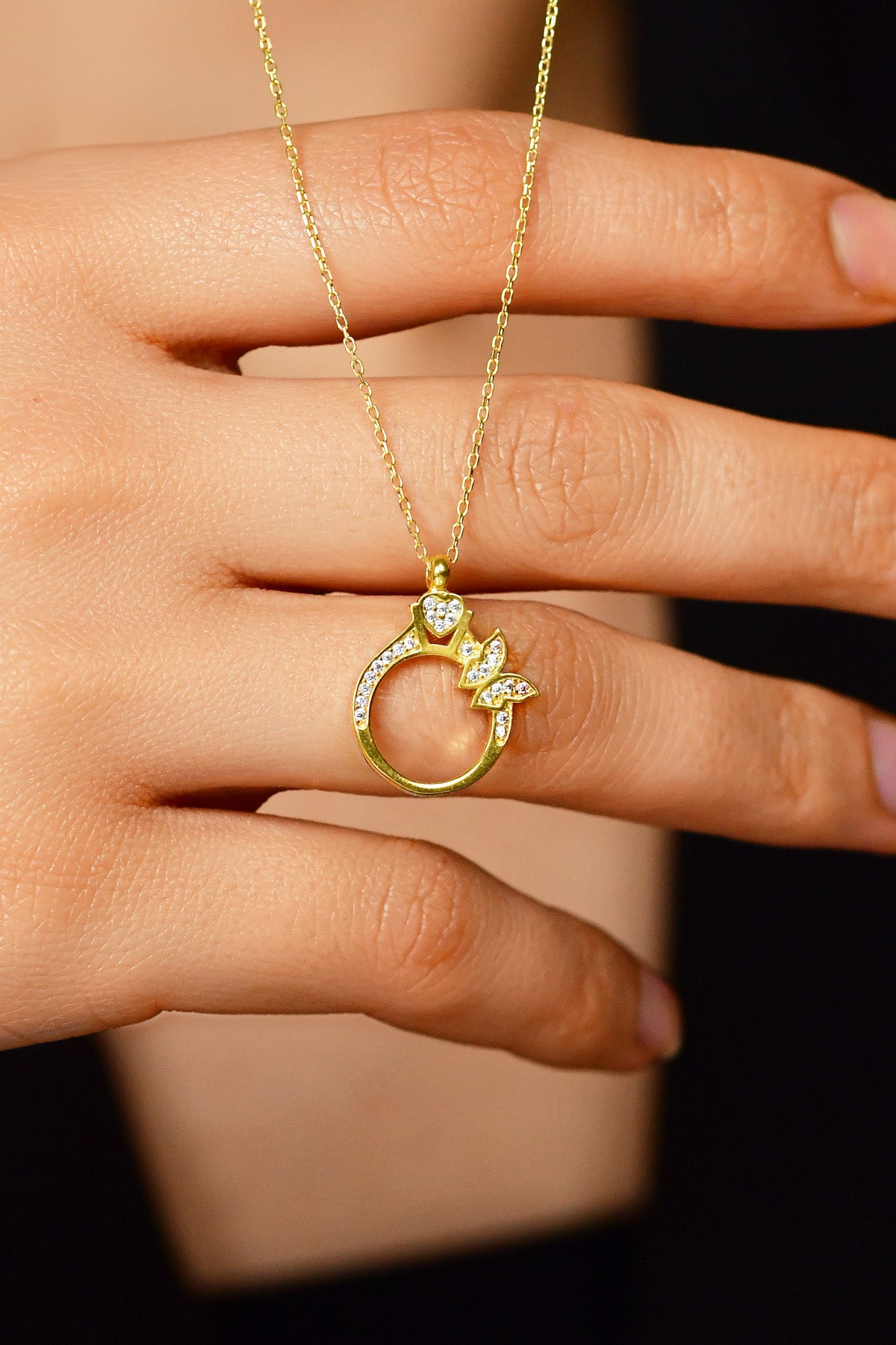925 Ayar Zirkon Taşlı Gold Yüzük Motifli Gümüş Kolye
