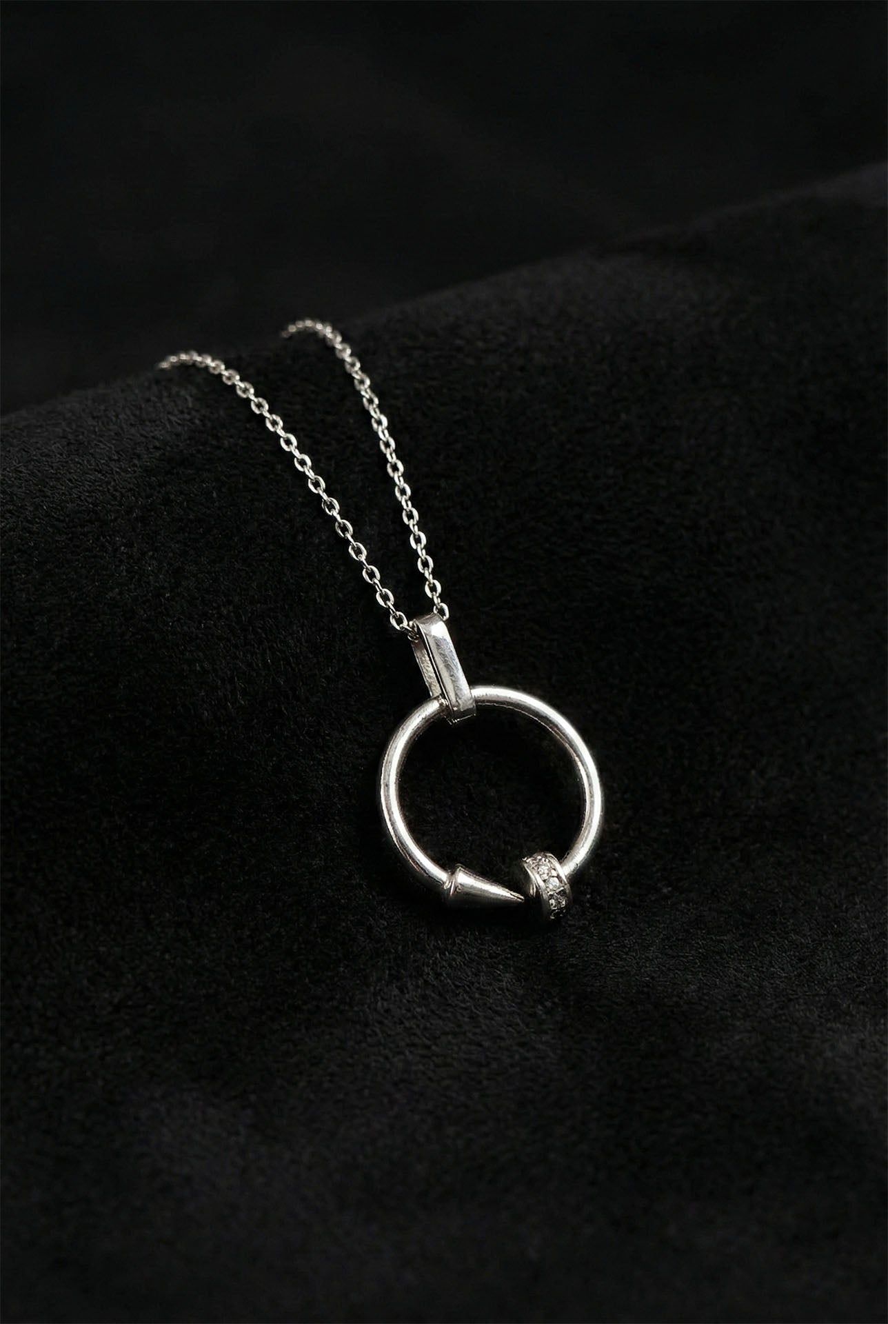 925 Ayar Zirkon Taşlı Rodyum Cartier Model Çivi Gümüş Kolye