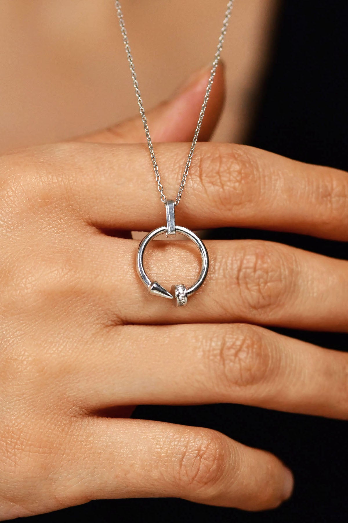 925 Ayar Zirkon Taşlı Rodyum Cartier Model Çivi Gümüş Kolye