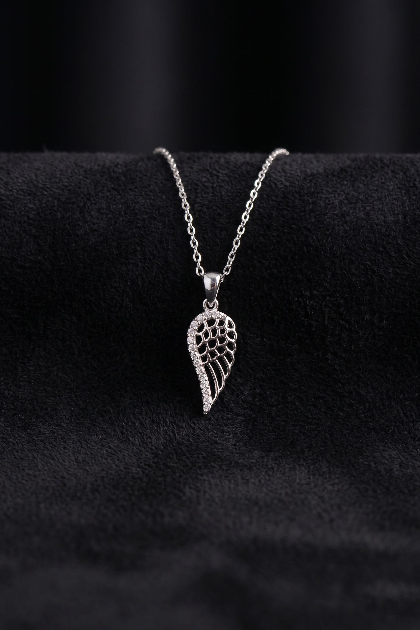925 Ayar Zirkon Taşlı Rodyum Kanat Model Gümüş Kolye