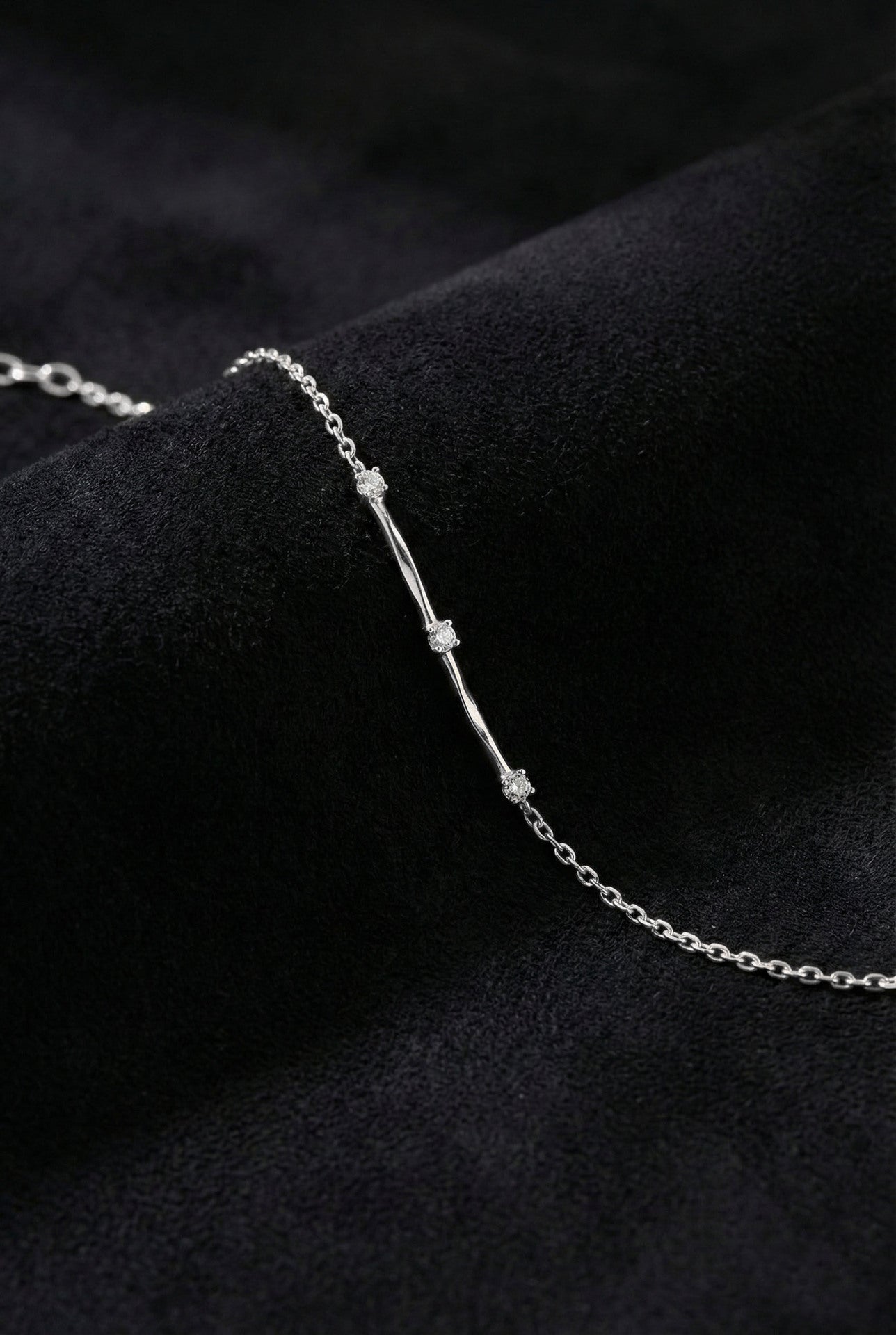 925 Ayar Zirkon Taşlı Rodyum Üç Taşlı Minimal Gümüş Bileklik