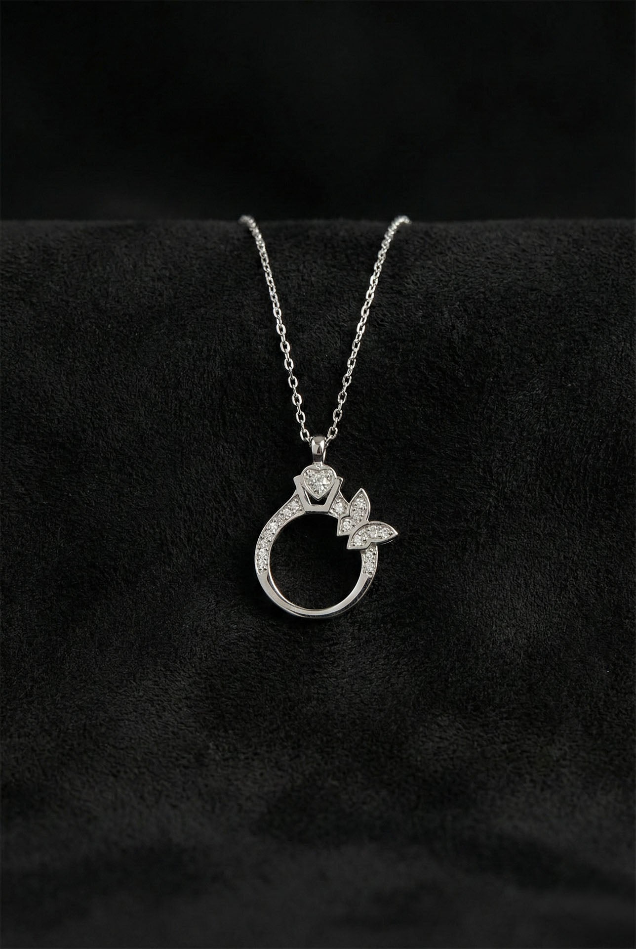 925 Ayar Zirkon Taşlı Rodyum Yüzük Motifli Gümüş Kolye