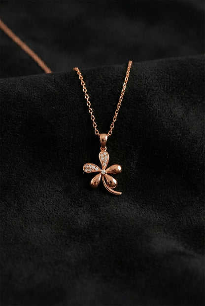 925 Ayar Zirkon Taşlı Rose Beş Yapraklı Yonca Gümüş Kolye