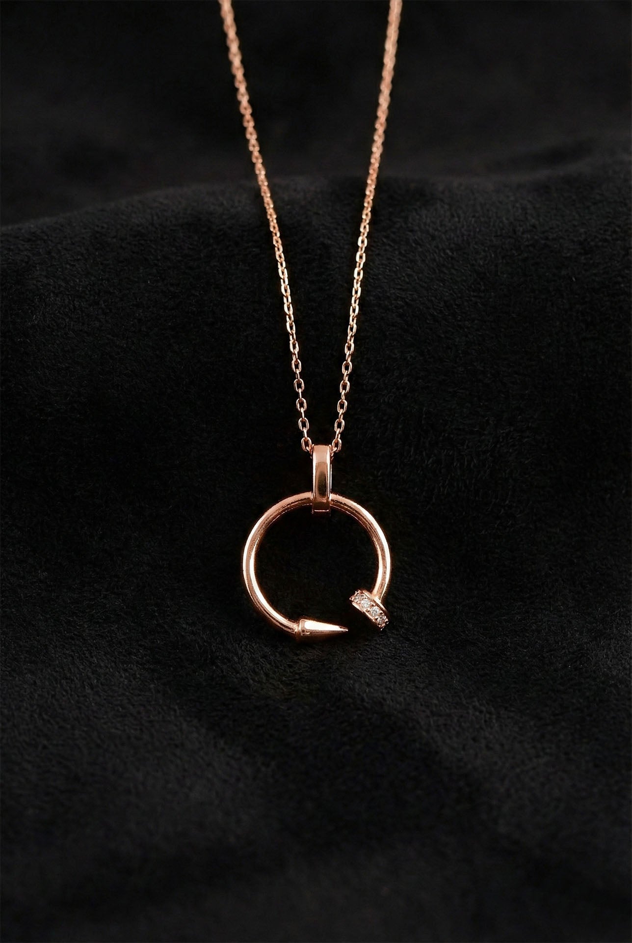 925 Ayar Zirkon Taşlı Rose Cartier Model Çivi Gümüş Kolye