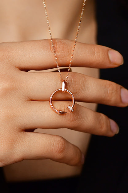 925 Ayar Zirkon Taşlı Rose Cartier Model Çivi Gümüş Kolye