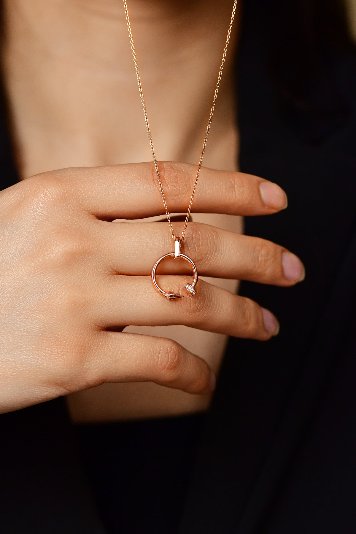925 Ayar Zirkon Taşlı Rose Cartier Model Çivi Gümüş Kolye