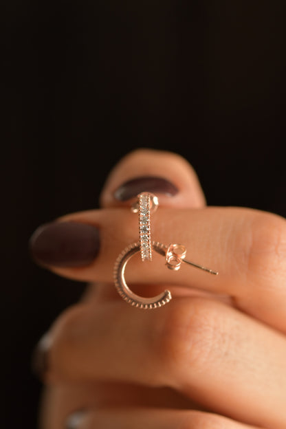 925 Ayar Zirkon Taşlı Rose Halka Model Çivili Gümüş Küpe (K)