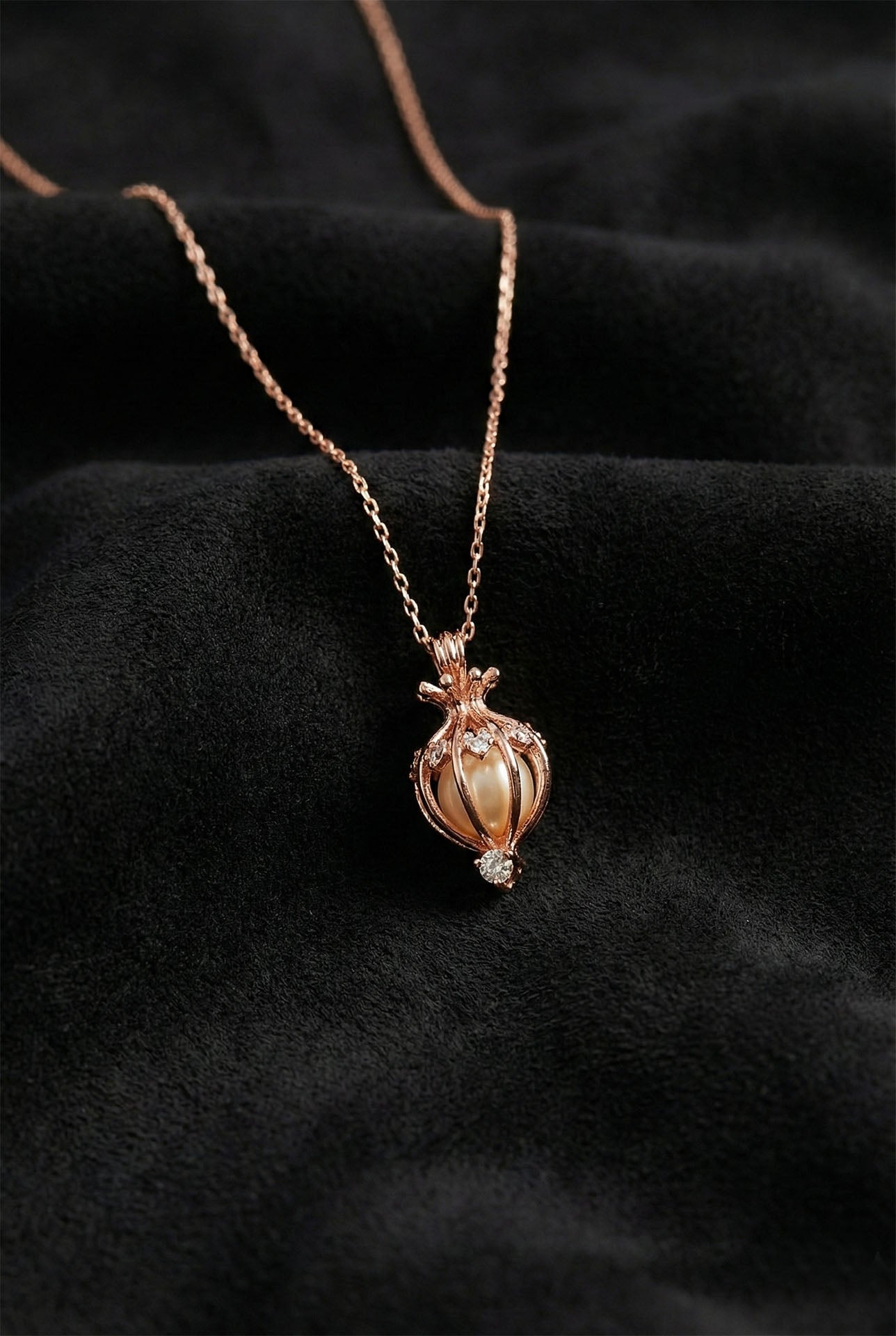 925 Ayar Zirkon Taşlı Rose Kalp Motifli İncili Kafes Gümüş Kolye