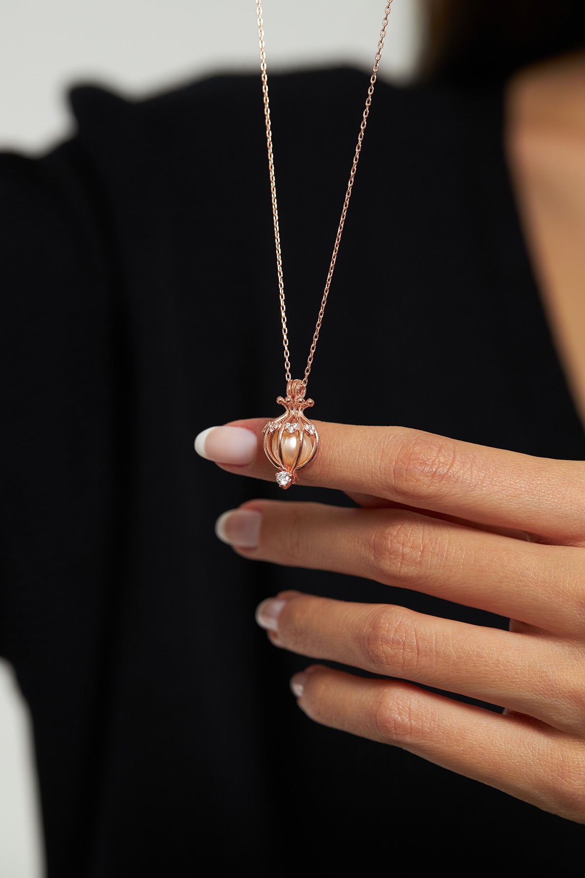 925 Ayar Zirkon Taşlı Rose Kalp Motifli İncili Kafes Gümüş Kolye