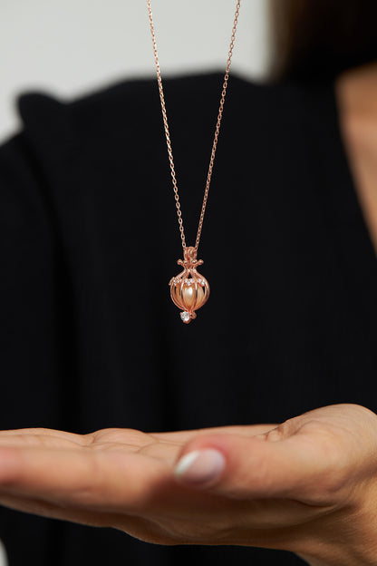 925 Ayar Zirkon Taşlı Rose Kalp Motifli İncili Kafes Gümüş Kolye