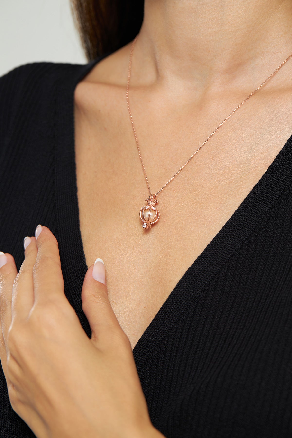 925 Ayar Zirkon Taşlı Rose Kalp Motifli İncili Kafes Gümüş Kolye