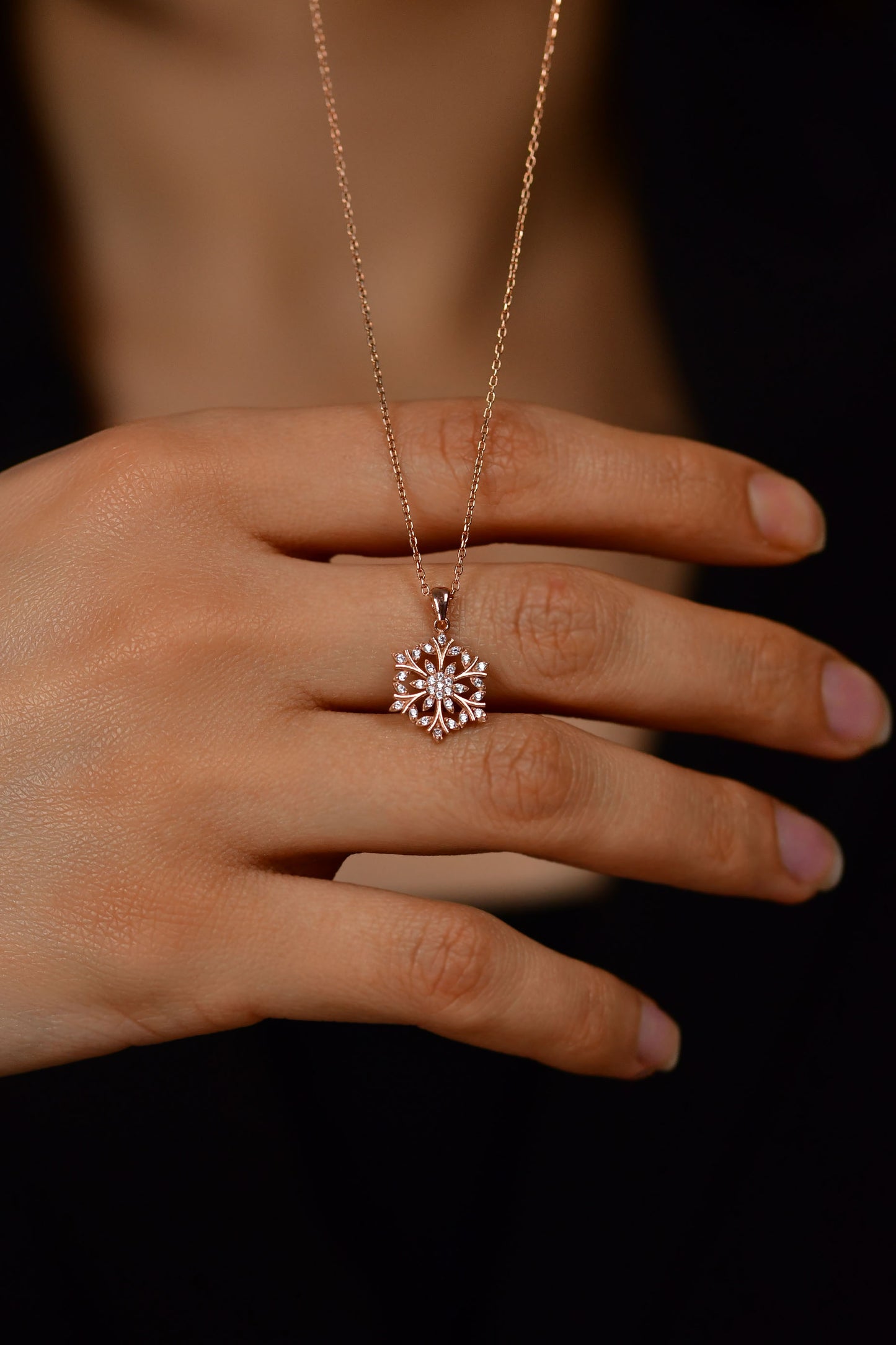 925 Ayar Zirkon Taşlı Rose Kar Tanesi Gümüş Kolye