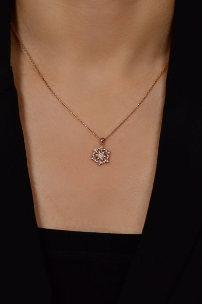 925 Ayar Zirkon Taşlı Rose Kar Tanesi Gümüş Kolye