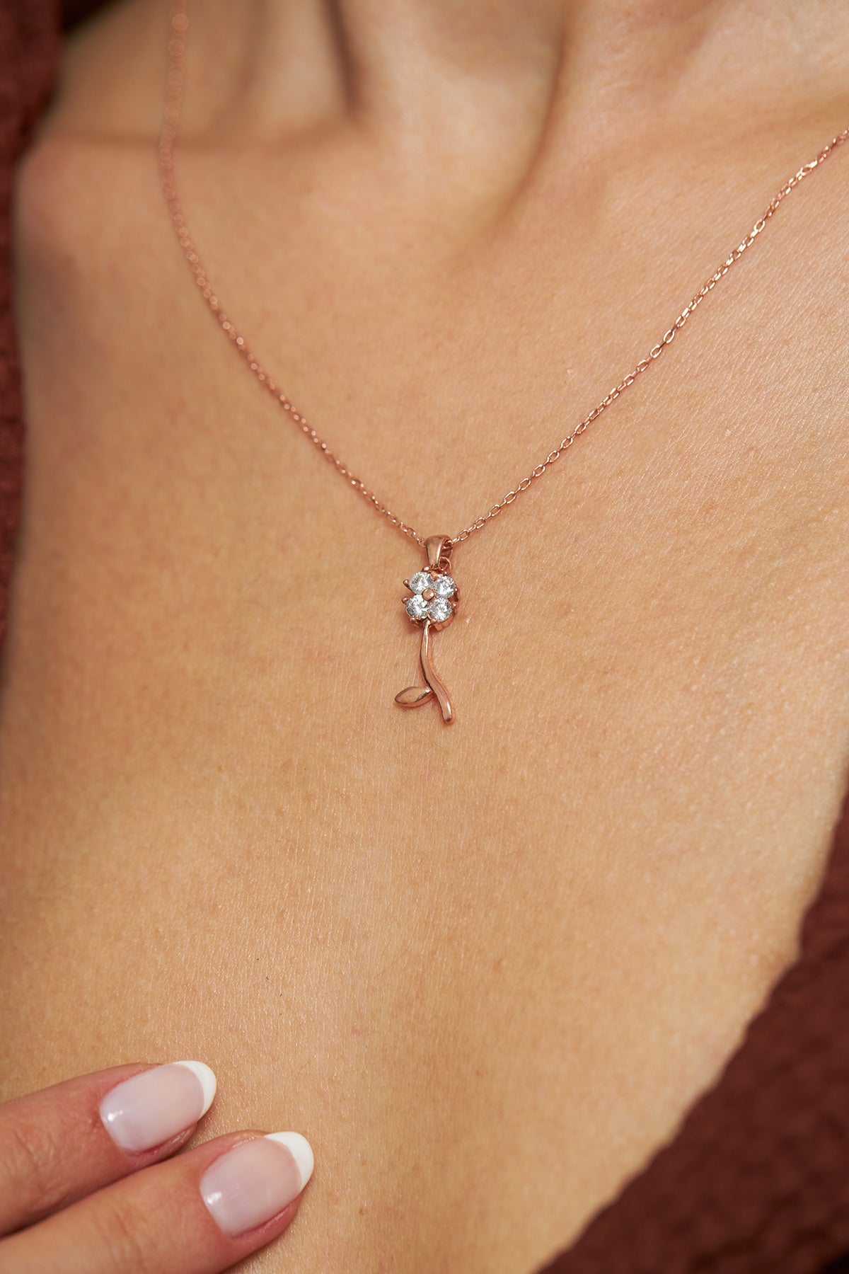 925 Ayar Zirkon Taşlı Rose Minimal Yonca Gümüş Kolye