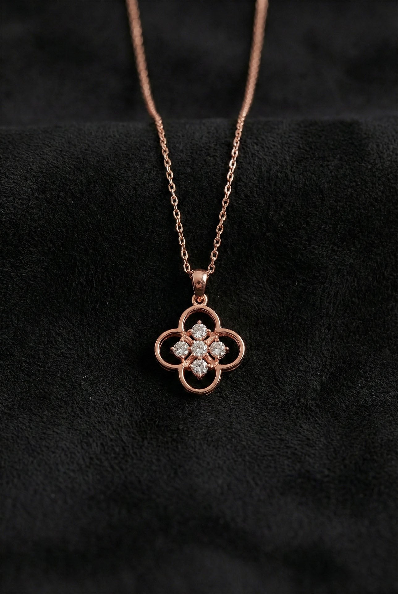 925 Ayar Zirkon Taşlı Rose One Cleef Gümüş Kolye