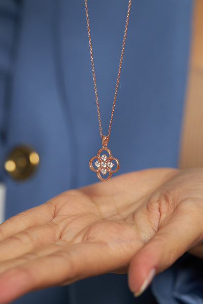 925 Ayar Zirkon Taşlı Rose One Cleef Gümüş Kolye