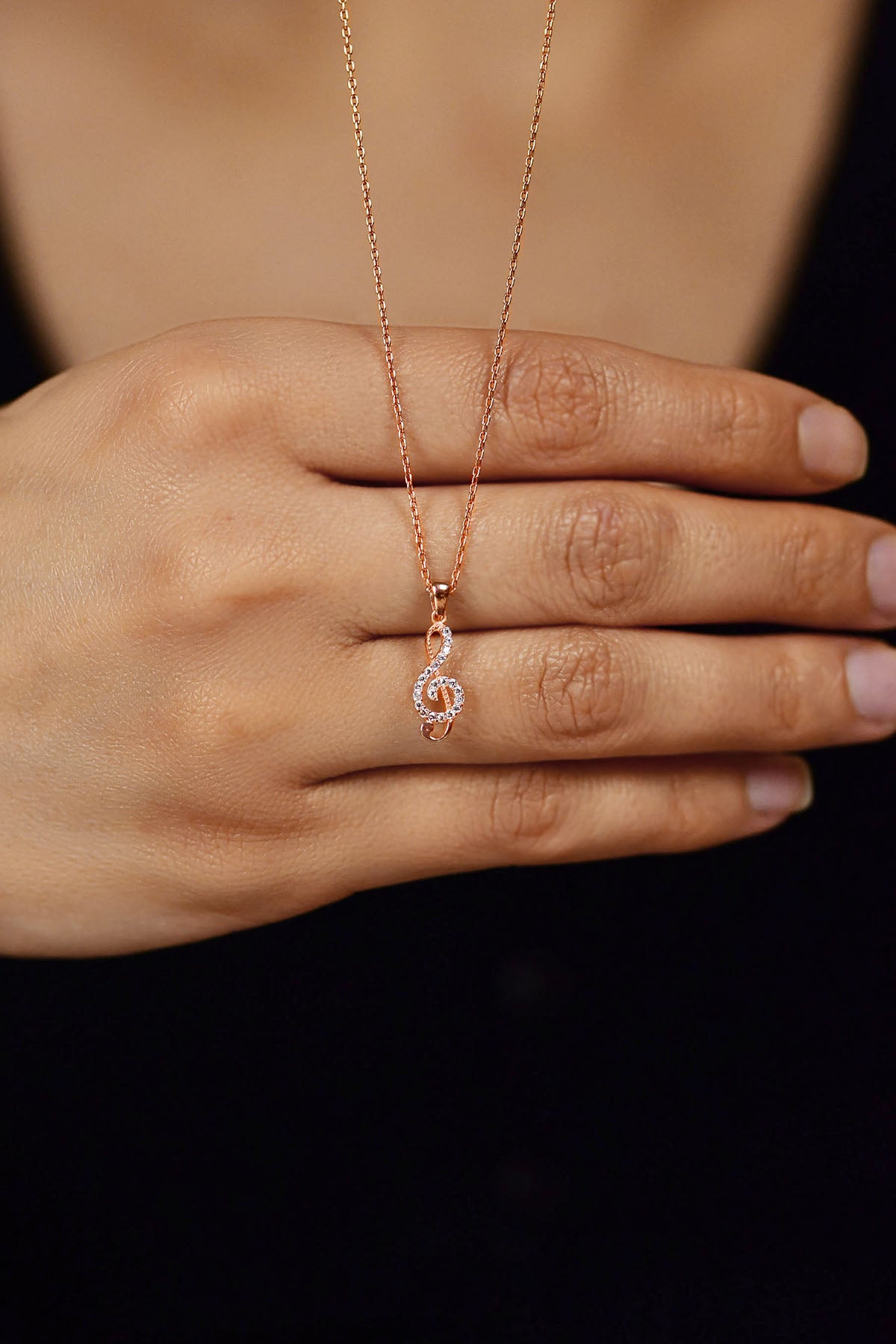 925 Ayar Zirkon Taşlı Rose Sol Anahtarı Minimal Gümüş Kolye