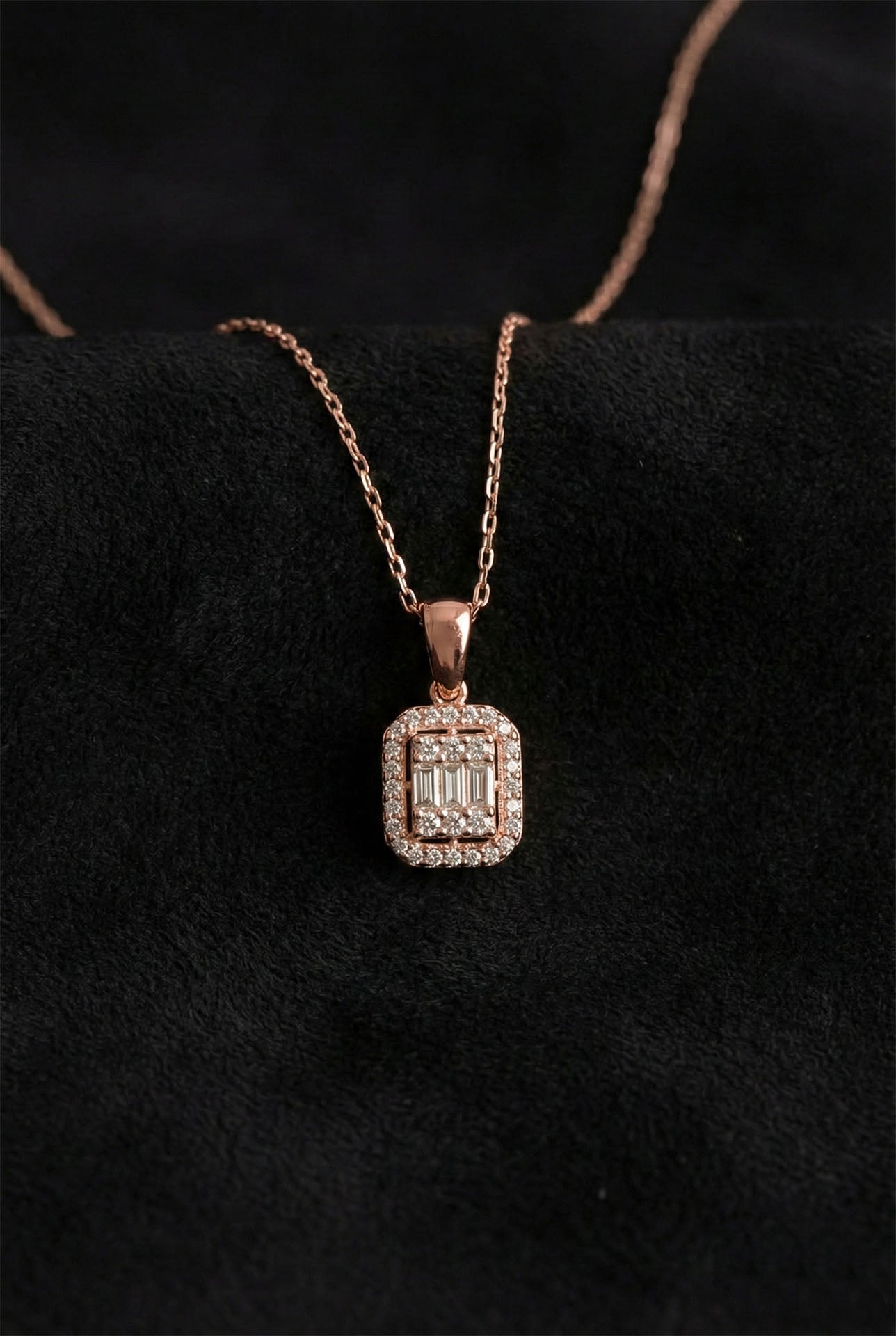 925 Ayar Zirkon Taşlı Rose Üç Sıra Baget Gümüş Kolye