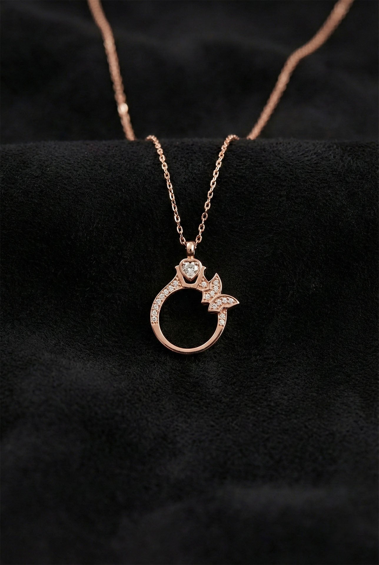 925 Ayar Zirkon Taşlı Rose Yüzük Motifli Gümüş Kolye