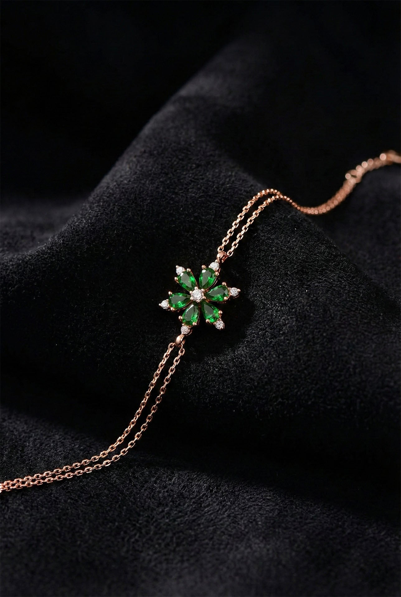 925 Ayar Zümrüt Taşlı Rose Lotus Çiçeği Gümüş Bileklik