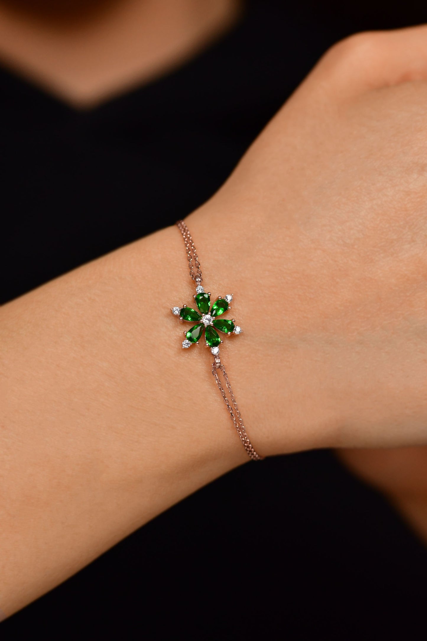 925 Ayar Zümrüt Taşlı Rose Lotus Çiçeği Gümüş Bileklik
