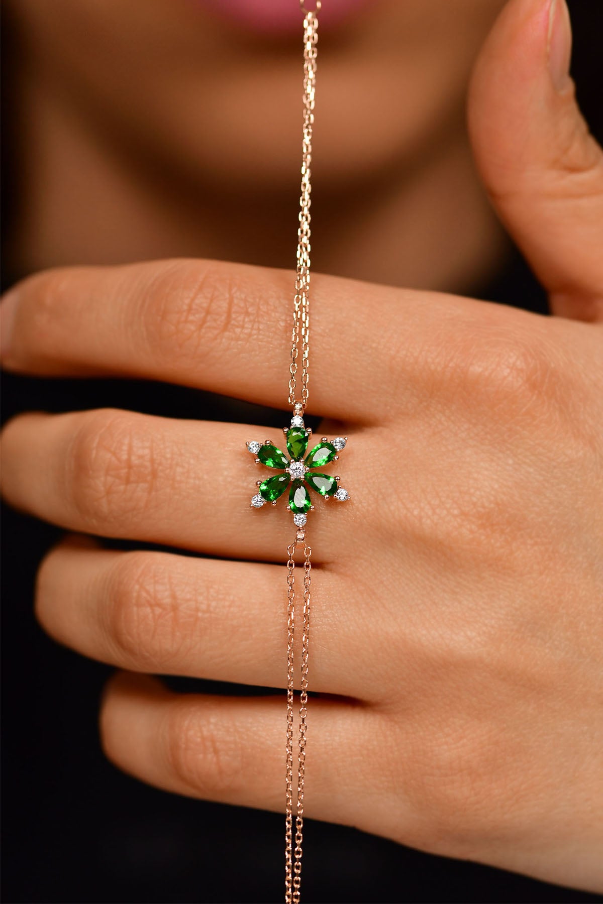 925 Ayar Zümrüt Taşlı Rose Lotus Çiçeği Gümüş Bileklik