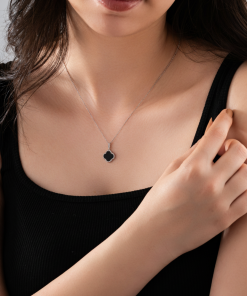 Alternative view of 925 Ayar Oniks Taşlı Rodyum Van Cleef Yonca Gümüş Kolye